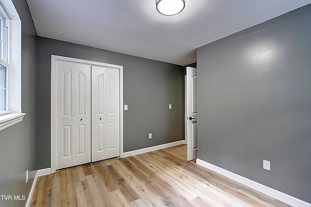 102 Spring Hill Dr, Unicoi, TN 37692 - unfurnished bedroom with light wood finished floors and a closet