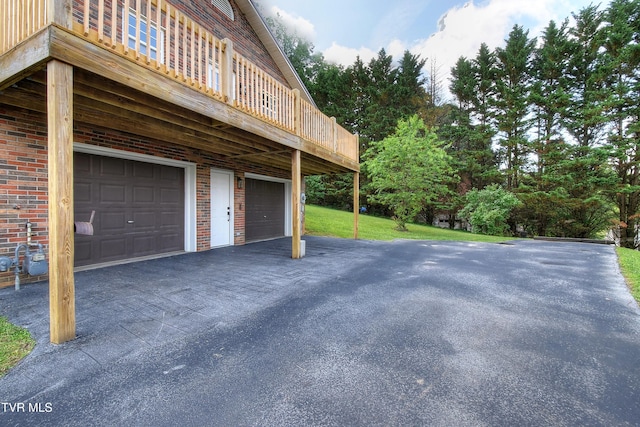 102 Spring Hill Dr, Unicoi, TN 37692 - garage with asphalt driveway