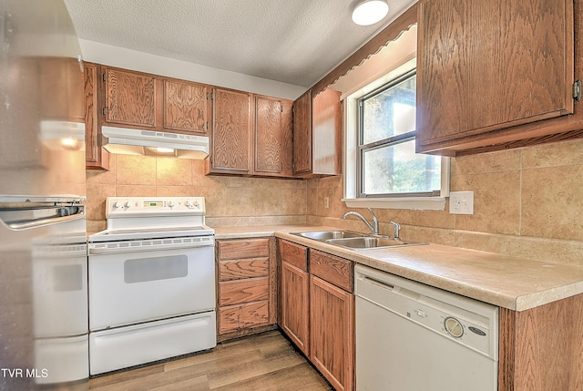 103 Northwinds Dr, Bristol, VA 24201 - kitchen with white appliances, under cabinet range hood, light wood-type flooring, light countertops, and backsplash