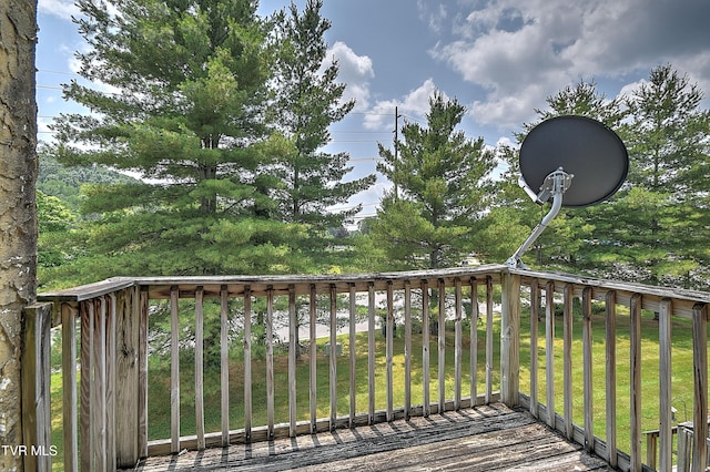 103 Northwinds Dr, Bristol, VA 24201 - wooden terrace with a yard