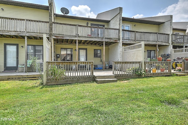 103 Northwinds Dr, Bristol, VA 24201 - back of property featuring a yard