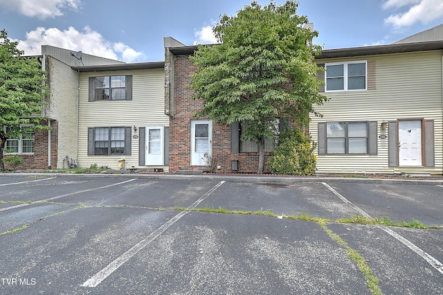 103 Northwinds Dr, Bristol, VA 24201 - townhome / multi-family property featuring uncovered parking and brick siding