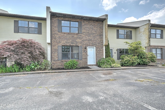 103 Northwinds Dr, Bristol, VA 24201 - multi unit property featuring brick siding and uncovered parking