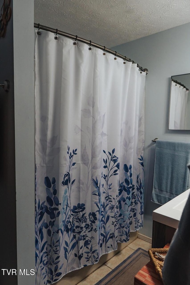 3521 James Phillips Way, Sevierville, TN 37876 - full bathroom featuring a textured ceiling, vanity, and a shower with shower curtain