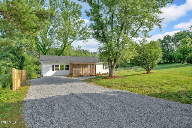 252 Kiser Cir, Jonesborough, TN 37659 - ranch-style house featuring gravel driveway