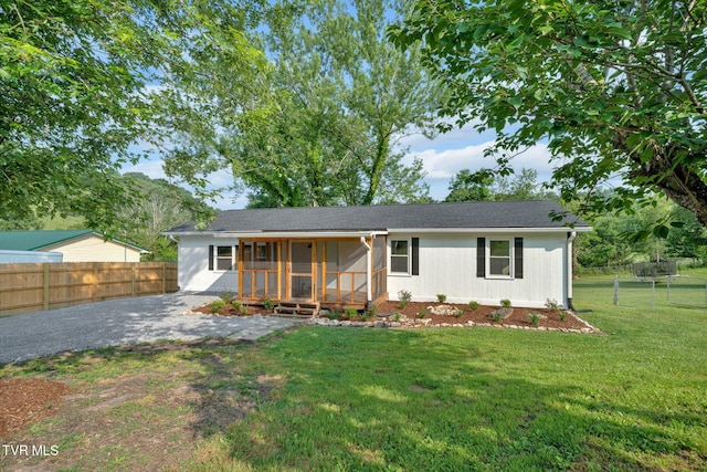 252 Kiser Cir, Jonesborough, TN 37659 - ranch-style home featuring a sunroom