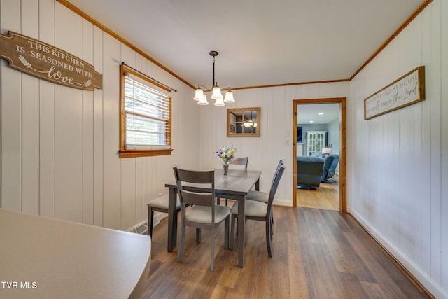 309 Knob Hill Dr, Bristol, TN 37620 - dining room featuring crown molding, a chandelier, and dark wood-style floors