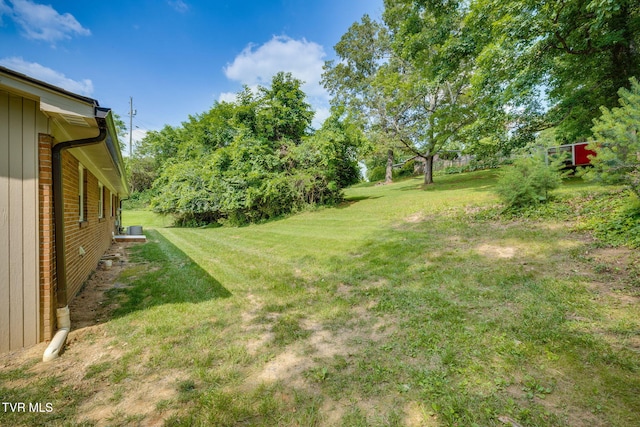 309 Knob Hill Dr, Bristol, TN 37620 - view of grassy yard