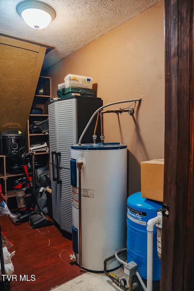 3504 James Phillips Way, Sevierville, TN 37876 - utility room featuring electric water heater