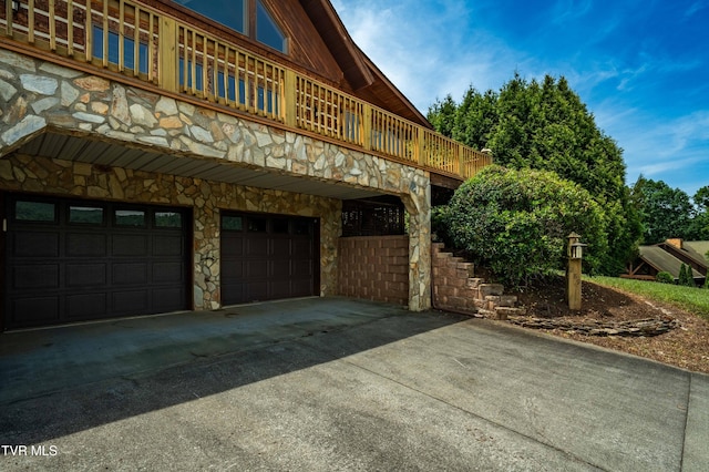289 Harbor View Rd, Butler, TN 37640 - garage featuring driveway