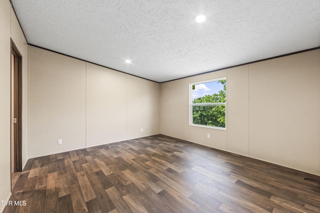 1826 Loop Rd, Lafollette, TN 37766 - empty room featuring wood finished floors, a textured ceiling, and recessed lighting