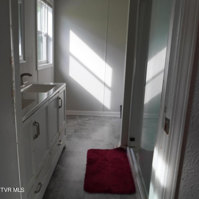 206 Hialeah Dr, Kingsport, TN 37660 - bathroom featuring vanity