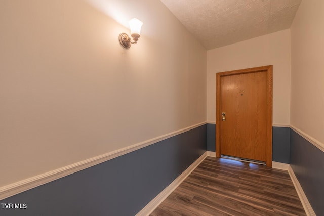 701 W Locust St Unit 34, Johnson City, TN 37604 - entryway with dark wood finished floors and a textured ceiling