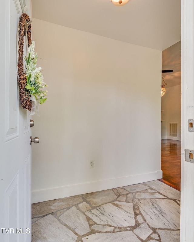 3025 Shipley St, Kingsport, TN 37664 - unfurnished room with baseboards