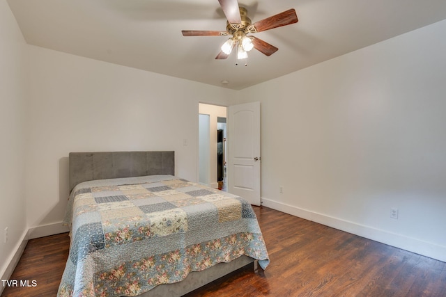 3025 Shipley St, Kingsport, TN 37664 - bedroom with dark wood-style floors and a ceiling fan