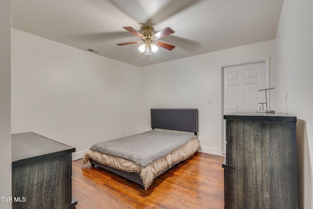 3025 Shipley St, Kingsport, TN 37664 - bedroom featuring wood finished floors and ceiling fan