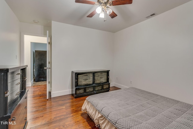 3025 Shipley St, Kingsport, TN 37664 - bedroom with dark wood finished floors and a ceiling fan