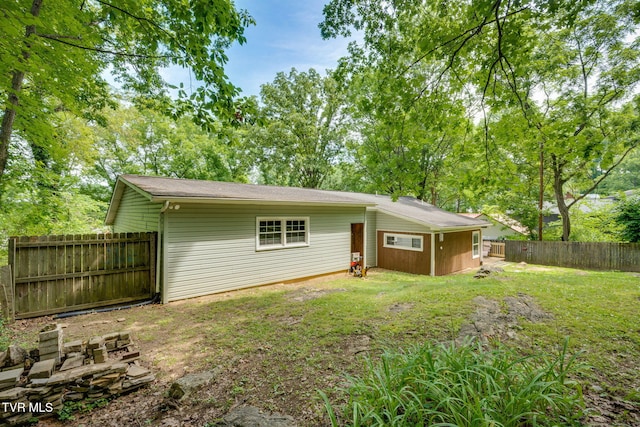 3025 Shipley St, Kingsport, TN 37664 - rear view of property featuring a fenced backyard