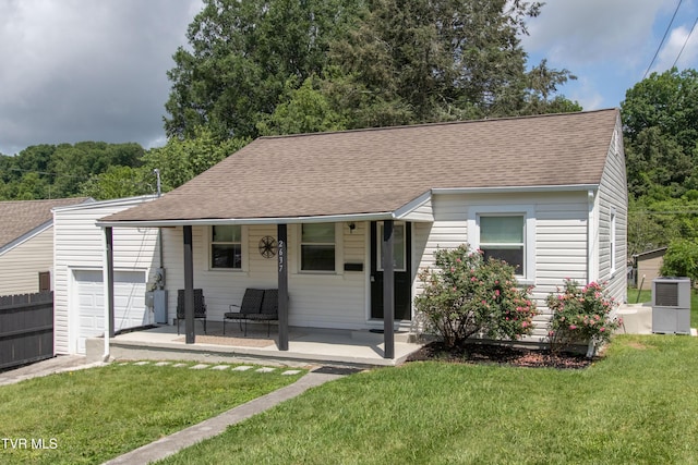 2637 Bay St, Bristol, TN 37620 - bungalow-style house with covered porch, a shingled roof, a front lawn, an attached garage, and an outdoor structure