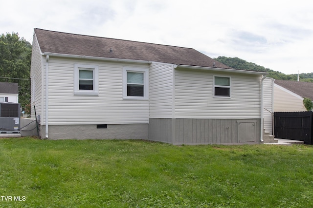 2637 Bay St, Bristol, TN 37620 - rear view of house with roof with shingles