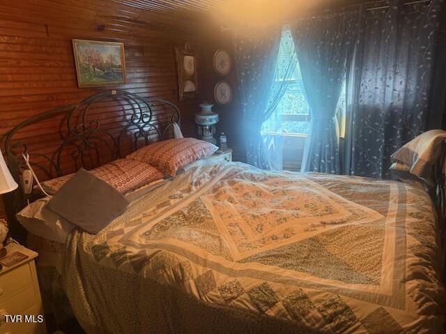 123 Mcmahan Gibbs Rd, Roan Mountain, TN 37687 - view of bedroom