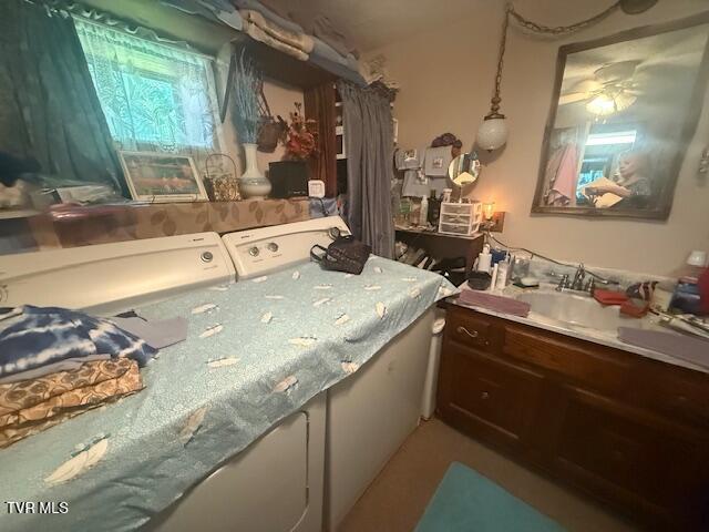 123 Mcmahan Gibbs Rd, Roan Mountain, TN 37687 - miscellaneous room with separate washer and dryer and ceiling fan