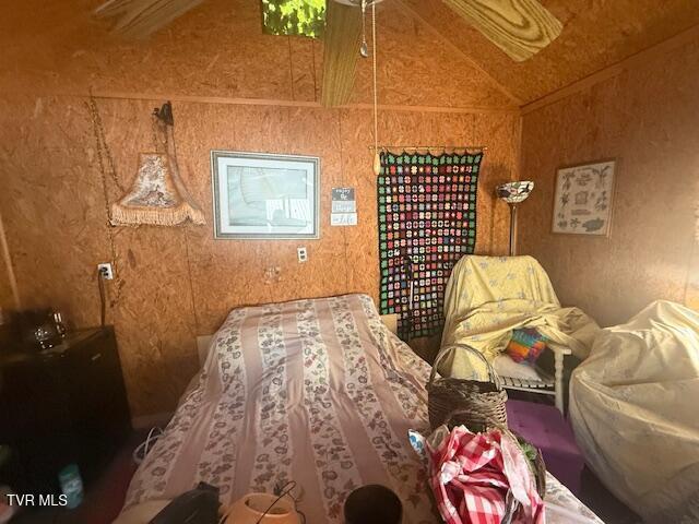 123 Mcmahan Gibbs Rd, Roan Mountain, TN 37687 - bedroom with vaulted ceiling