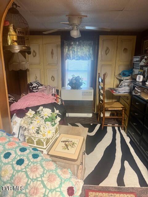 123 Mcmahan Gibbs Rd, Roan Mountain, TN 37687 - bedroom featuring a closet
