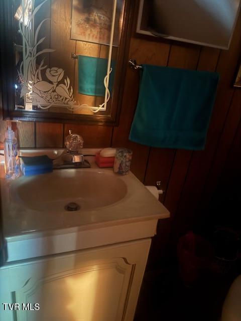 123 Mcmahan Gibbs Rd, Roan Mountain, TN 37687 - bathroom featuring vanity and toilet