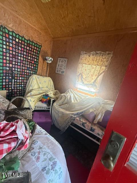 123 Mcmahan Gibbs Rd, Roan Mountain, TN 37687 - bedroom featuring vaulted ceiling