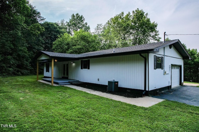 113 Paul Mathes Rd, Chuckey, TN 37641 - view of property exterior featuring covered porch, a yard, driveway, and crawl space