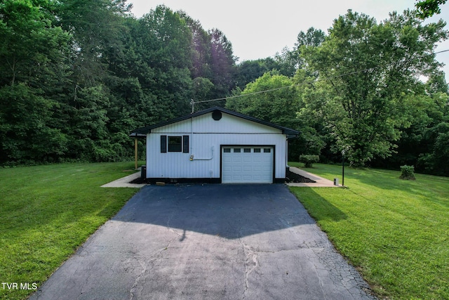 113 Paul Mathes Rd, Chuckey, TN 37641 - detached garage featuring driveway and a forest view