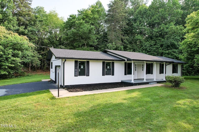 113 Paul Mathes Rd, Chuckey, TN 37641 - single story home with covered porch, a front yard, and roof with shingles