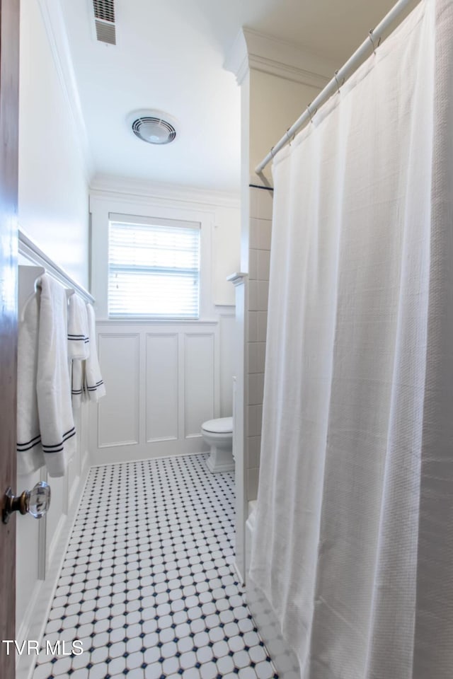 940 Park St, Bristol, VA 24201 - full bathroom with ornamental molding, a decorative wall, tile patterned floors, wainscoting, and a shower with curtain