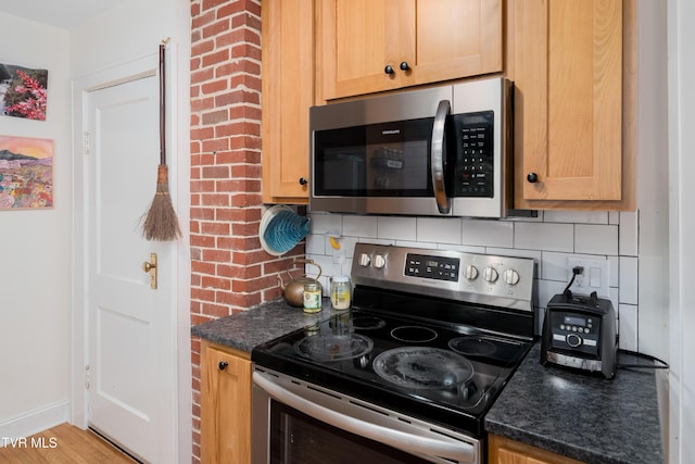 461 S Shady Ave, Damascus, VA 24236 - kitchen with stainless steel appliances, dark countertops, backsplash, and wood finished floors