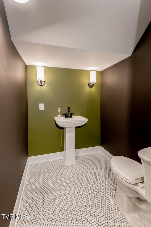 461 S Shady Ave, Damascus, VA 24236 - half bathroom featuring toilet and baseboards