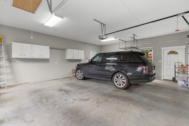 512 Shea Ct, Morristown, TN 37814 - garage featuring a garage door opener