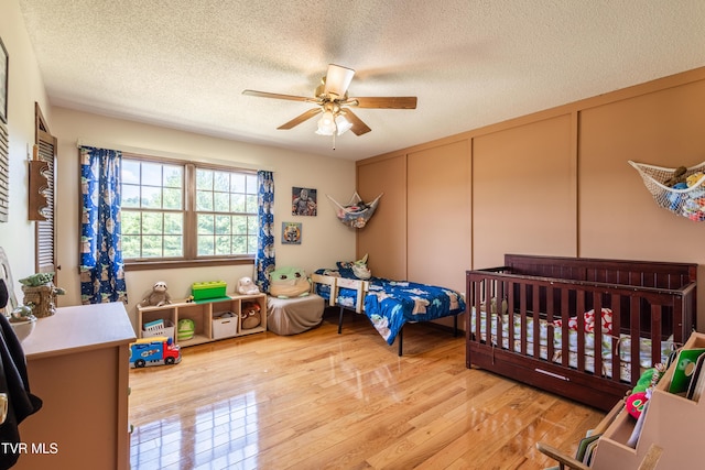 274 Hickam Orchard Rd, Kingsport, TN 37660 - bedroom featuring a textured ceiling, light wood-type flooring, and a ceiling fan
