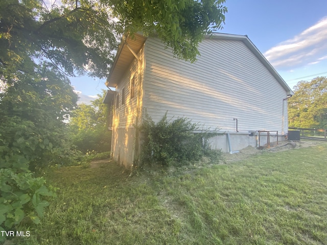 1959 Boones Creek Rd, Jonesborough, TN 37659 - view of home's exterior with a yard