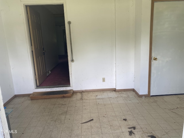 1959 Boones Creek Rd, Jonesborough, TN 37659 - unfurnished room featuring tile patterned floors and baseboards