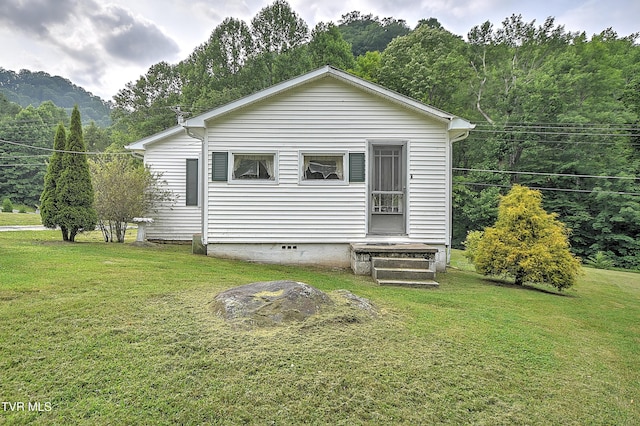 325 Cove Creek Rd, Roan Mountain, TN 37687 - view of front facade with a front lawn and crawl space