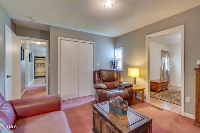 1634 Highland St, Kingsport, TN 37664 - living room with light carpet