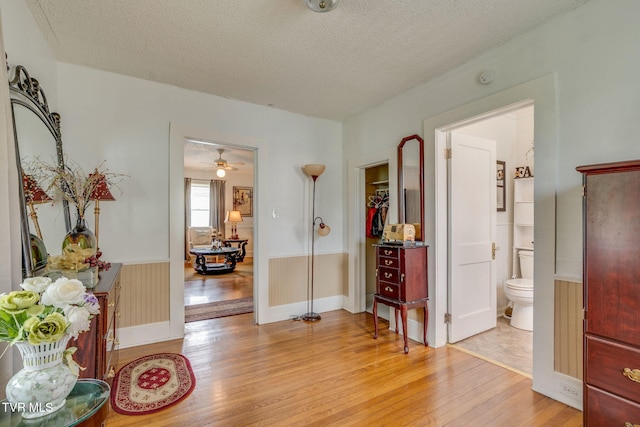 1634 Highland St, Kingsport, TN 37664 - interior space with light wood-type flooring, wainscoting, and a textured ceiling