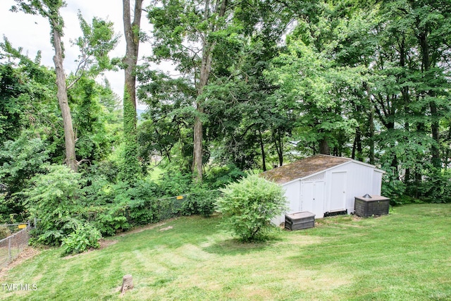 126 Poplar Hill Dr, Johnson City, TN 37604 - view of yard featuring a storage unit and view of wooded area