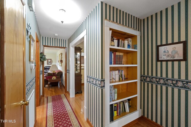 126 Poplar Hill Dr, Johnson City, TN 37604 - corridor featuring wood finished floors and wallpapered walls