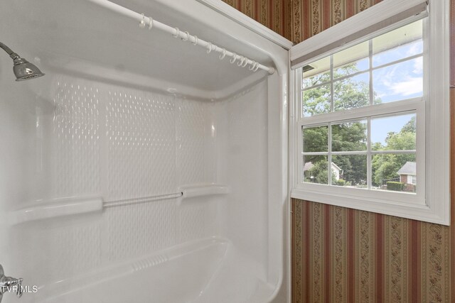 126 Poplar Hill Dr, Johnson City, TN 37604 - bathroom featuring wallpapered walls, plenty of natural light, and shower / bathtub combination