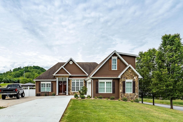 1124 Martingale Sq, Kingsport, TN 37663 - traditional-style house with stone siding, a front yard, and driveway