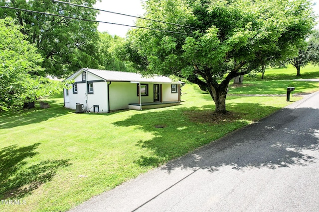 265 Hightop Rd, Midway, TN 37809 - view of front facade with covered porch, a front yard, and stucco siding