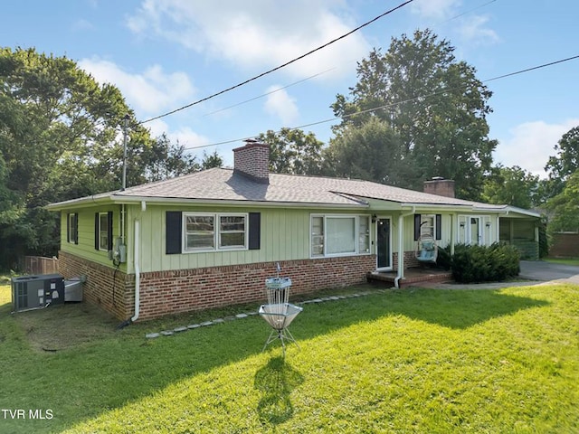 206 Cloverdale Pl, Bristol, TN 37620 - view of front of home featuring a chimney, brick siding, and a front yard