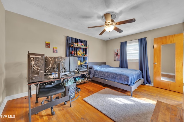 206 Cloverdale Pl, Bristol, TN 37620 - bedroom with wood finished floors, a desk, and ceiling fan